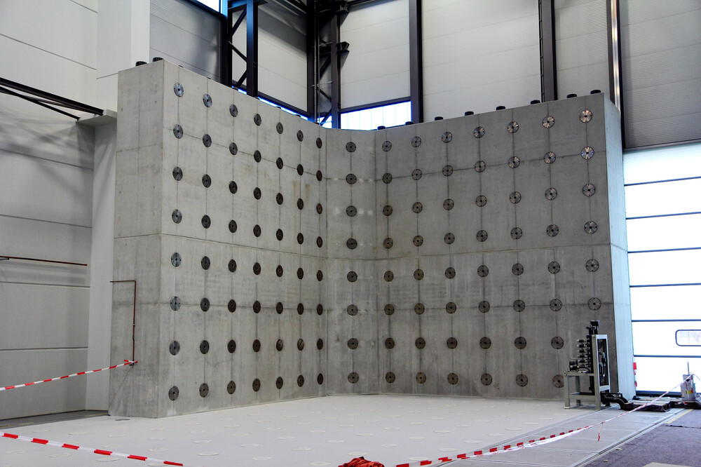 Terepi rögzítőberendezések és rögzítősínek