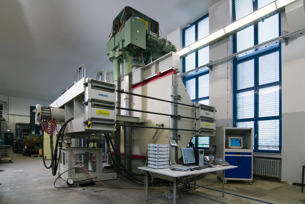 DV-BV 1500 tömörítő és hajlító készülék